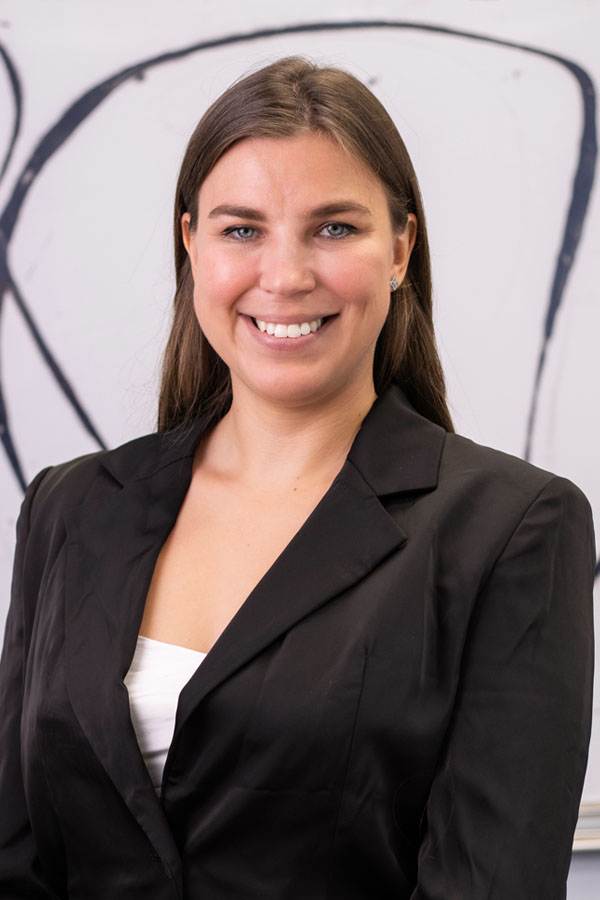 headshot of Daria Mikitina