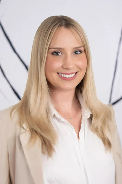 Headshot of Lauren Shelby